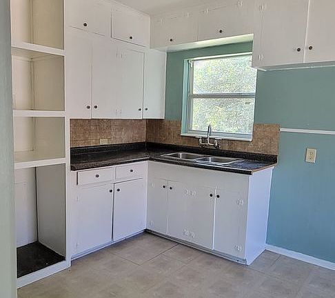 3rd image of 410 W 75th St