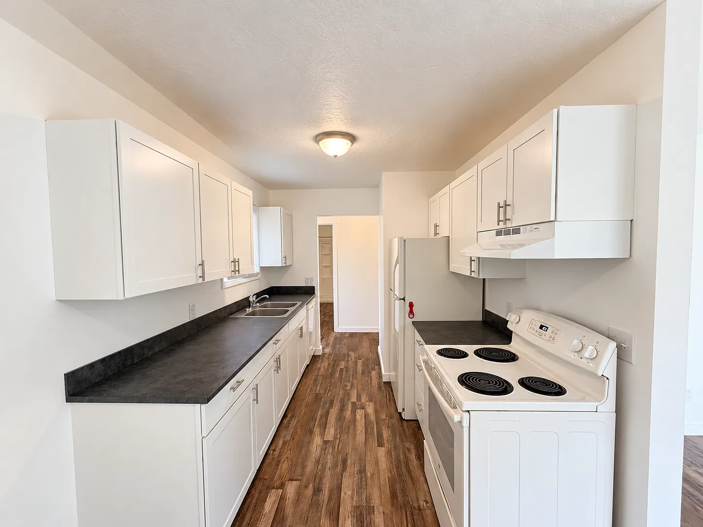 2 bed, 900 sqft, $2,095 — Photo 2