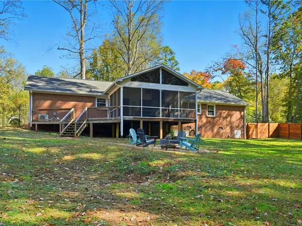 4274 Sunnydell Dr, Winston Salem, NC 27106