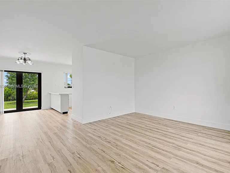5110 SW 106th Ave — Photo 3