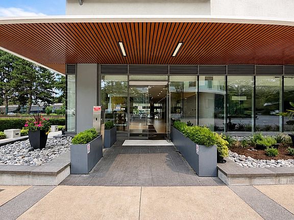 2nd image of 8189 Cambie St #1608