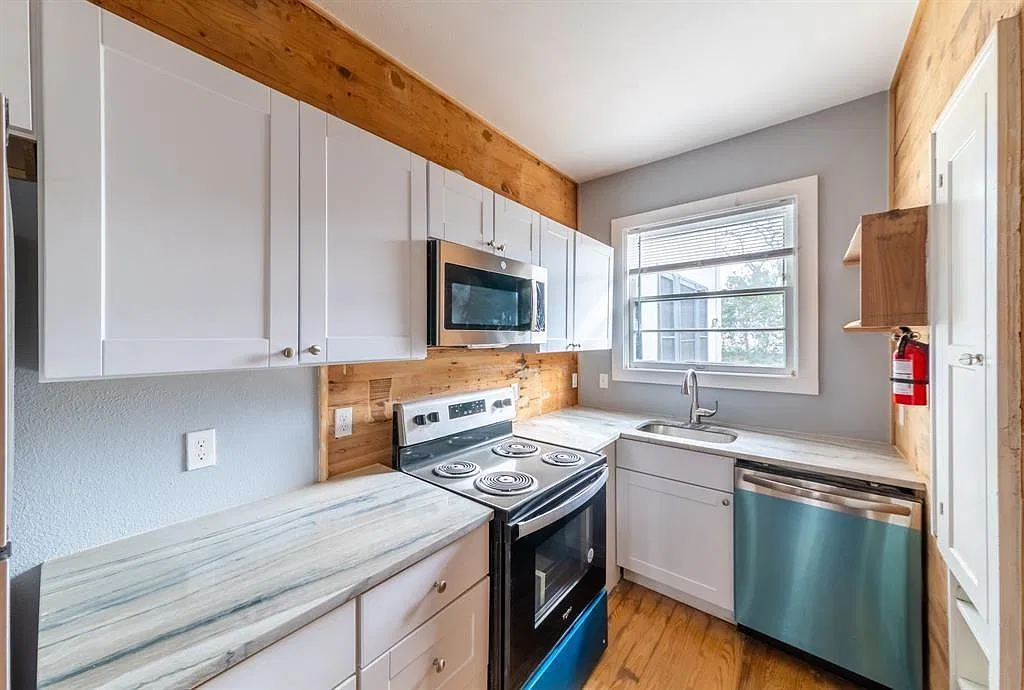 3111 Grooms St — Photo 4