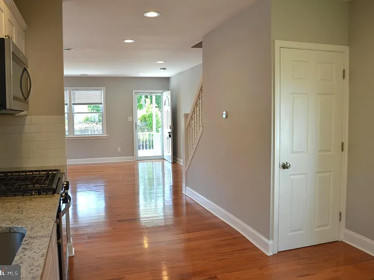 713 Miller St — Photo 4