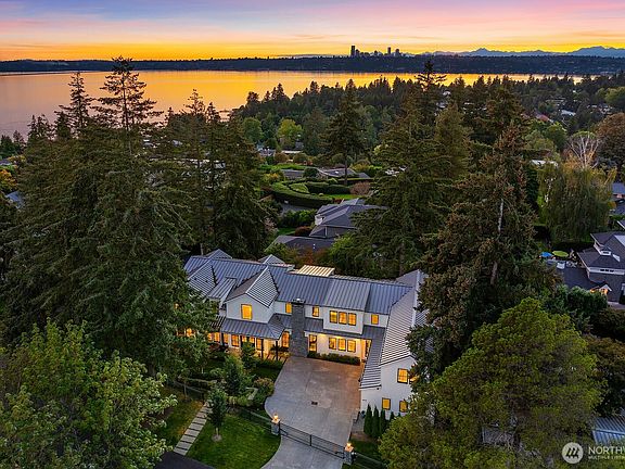 3rd image of 607 86th Avenue NE