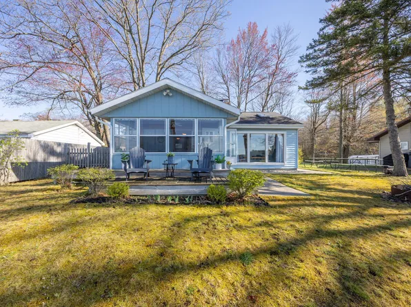 10401 N Chippewa Dr, Evart, MI 49631
