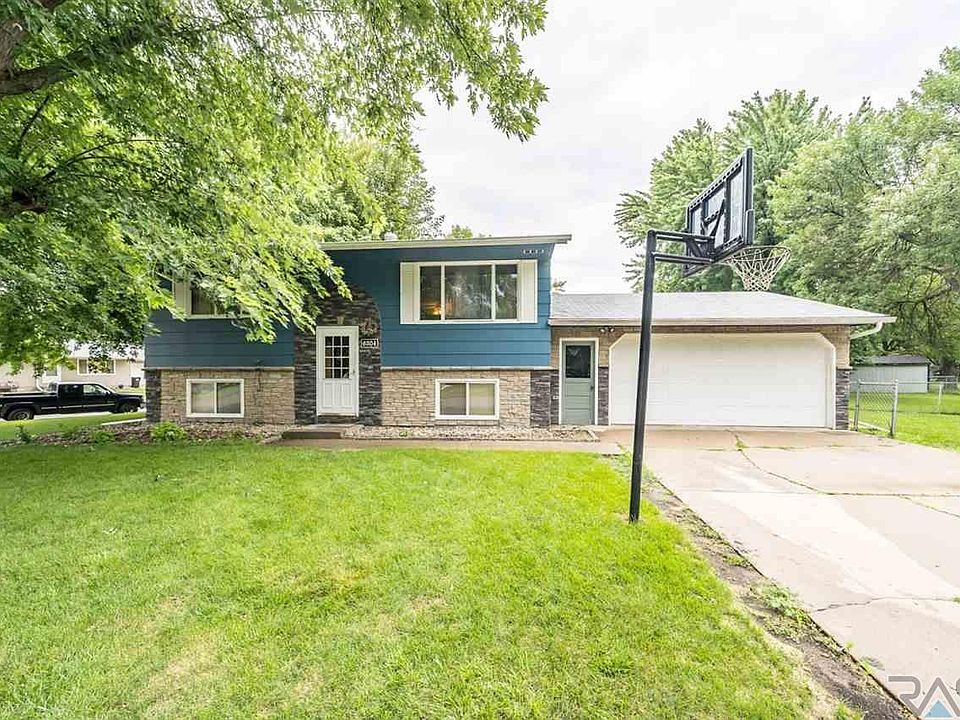 1st image of 6304 W Essex Dr