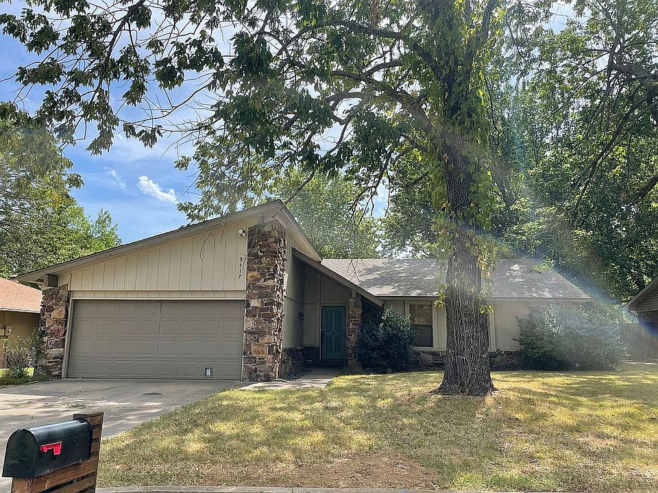 1st image of 9417 Bryn Mawr Cir