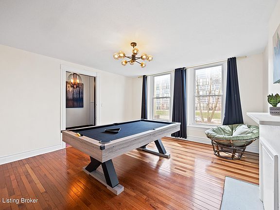 5th image of 319 E Saint Catherine St