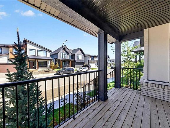3rd image of 115 NE Bluerock Ave SW