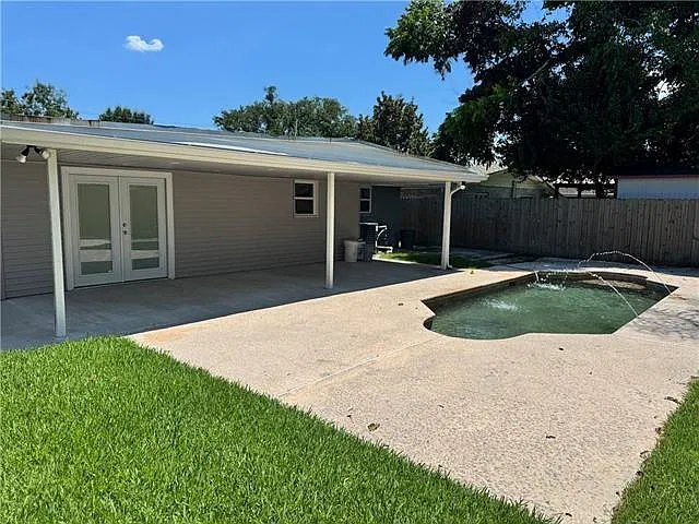 3 bed, 2.0 bath, 1848 sqft, $2,495 — Photo 3