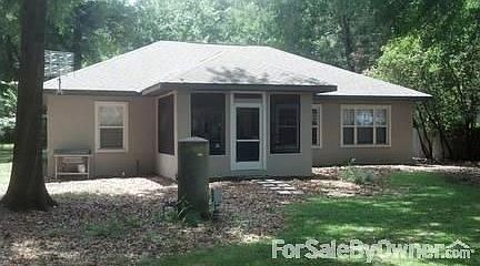 rear with screened proch and well