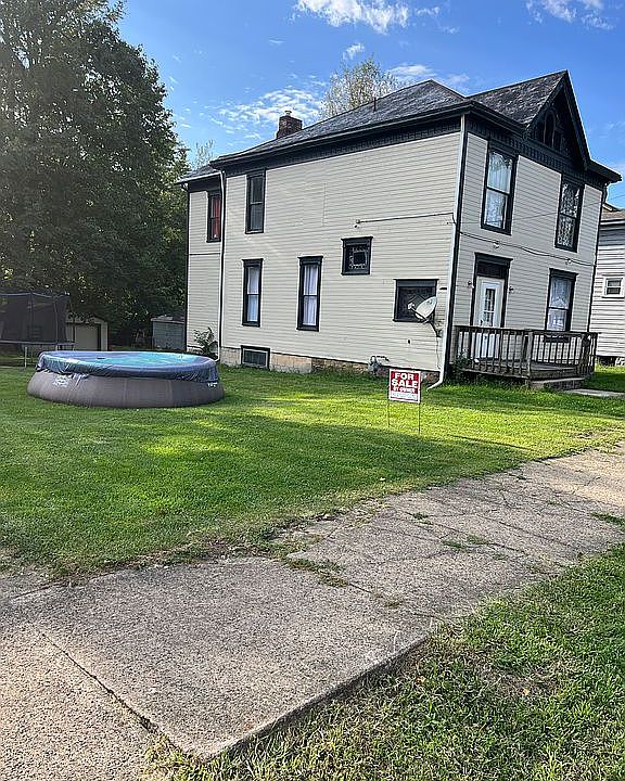 1st image of 1009 9th Ave