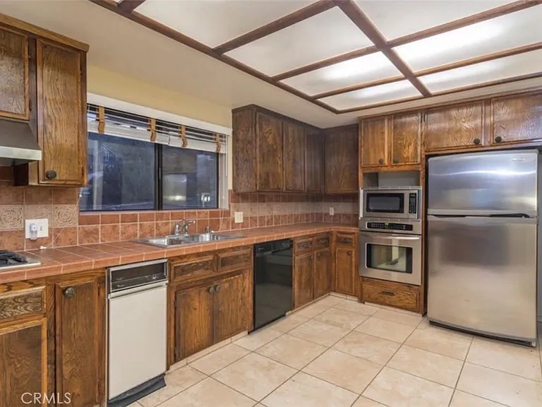 1055 Lakeview Dr — Photo 10