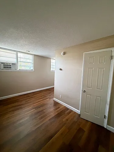 538 Summit St NE Photo 1