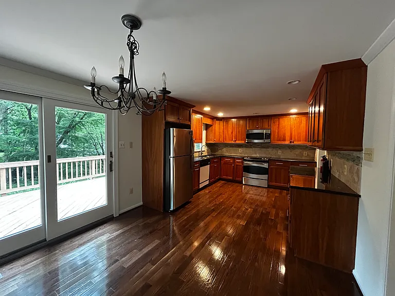 10806 Oldfield Dr — Photo 3
