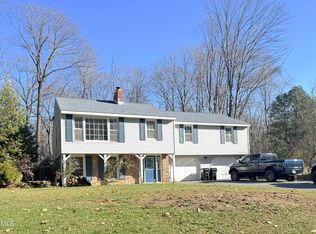 5 Parkwood Dr, Burnt Hills, NY 12027