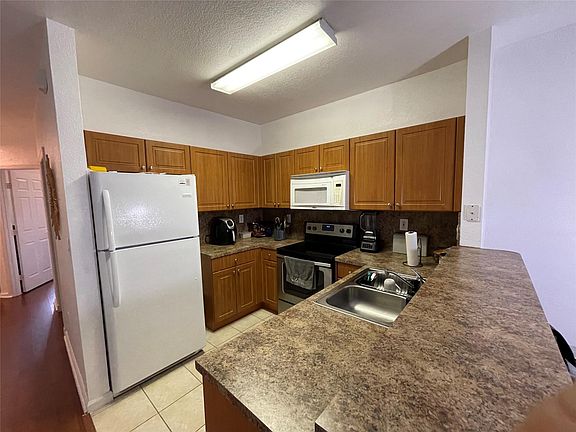 4th image of 4510 Woodland Circle
