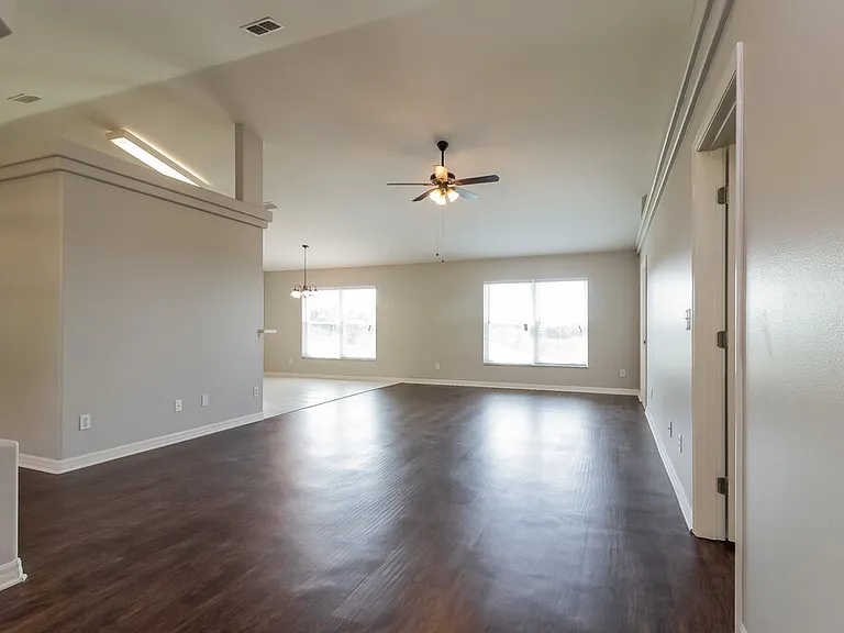 1625 Nightfall Dr — Photo 2