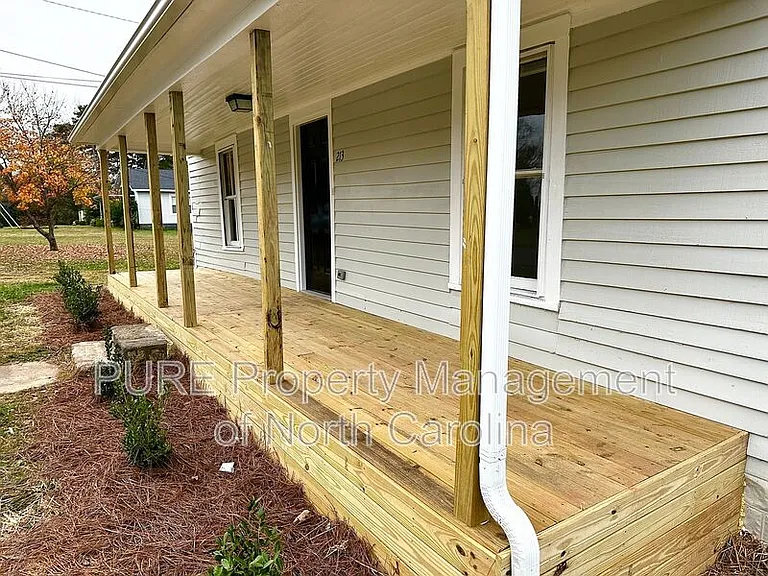 213 Irma Ave — Photo 6