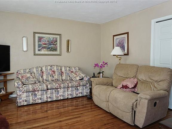 3rd image of 718 Oak St