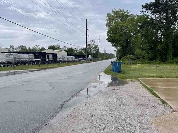 Exterior Neighborhood (street photo)