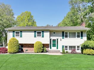 33 Farmhouse Road, Congers, NY 10920