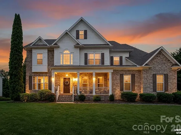 10209 Treetop Ln, Cornelius, NC 28031