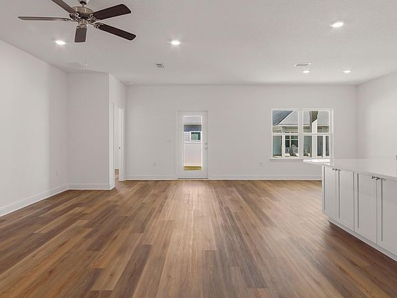 3rd image of 585 Hancock Way