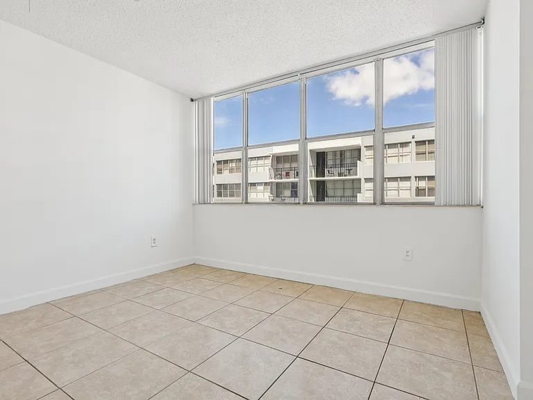 2 Bed 2 Bath Unit