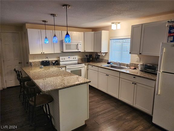 3rd image of 3777 Pecan Ln