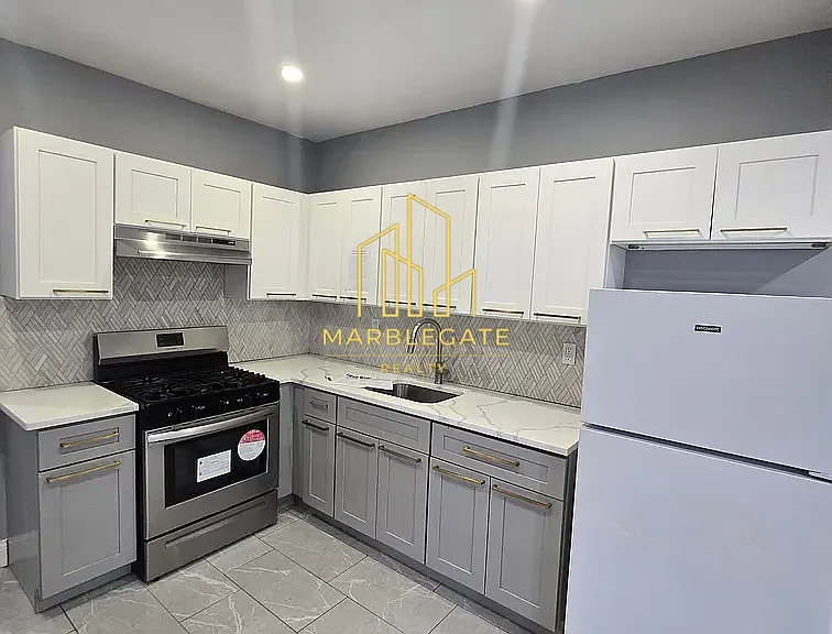 553 S Orange Ave #22 — Photo 2