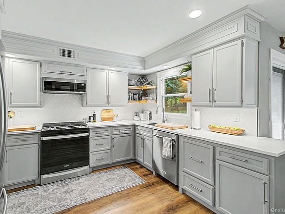 3rd image of 6 Woodcock Road