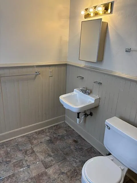 2 bed, 1.5 bath, 975 sqft, $1,025 — Photo 3