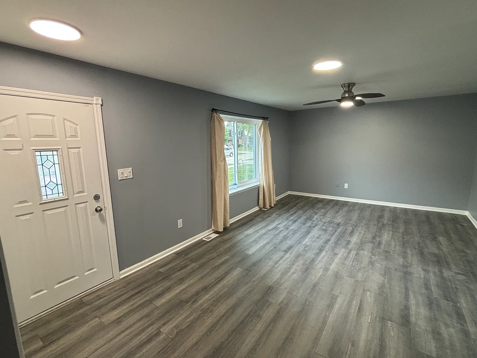 2923 Quartz Dr — Photo 2