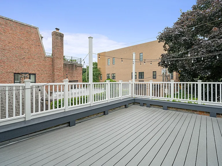 2110 N Dayton St — Photo 22
