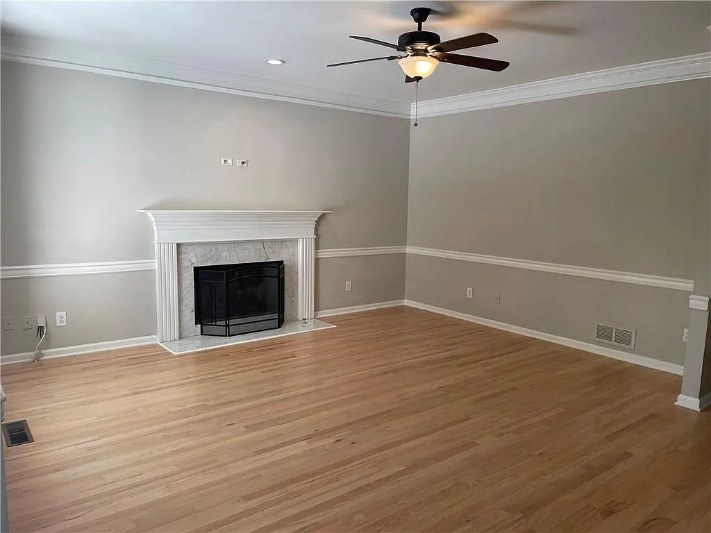 4 bed, 2.5 bath, 2595 sqft, $3,000 — Photo 3