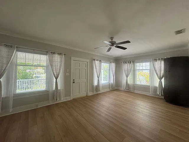 3 bed, 2464 sqft, $3,000 — Photo 2