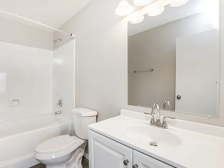 2224 S 83rd Ln — Photo 13