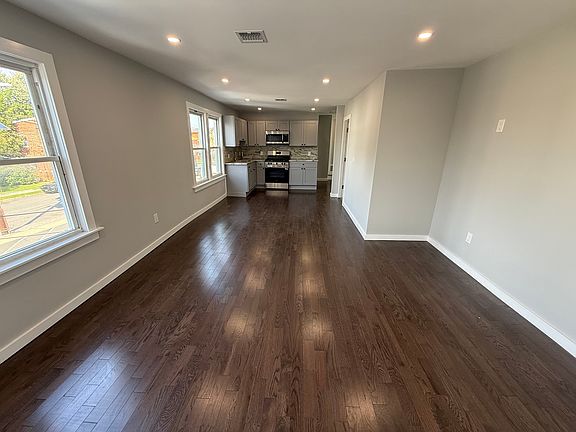 3rd image of 46 Thompson St APT 2