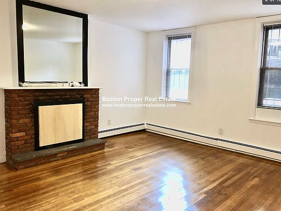 5th image of 49 Gloucester St APT 2