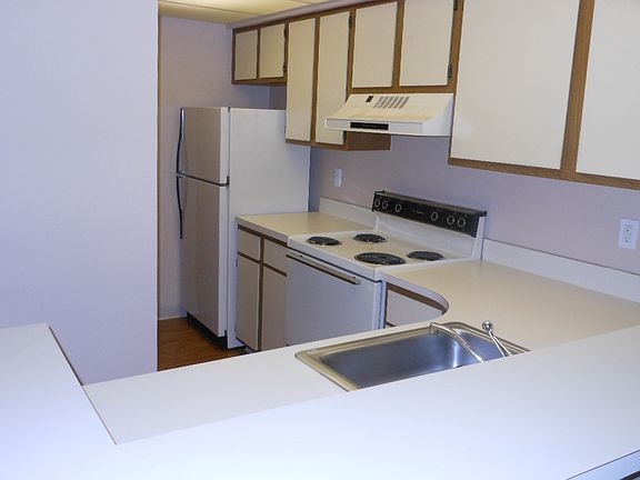 4th image of 178 S Westmoor Ave APT E
