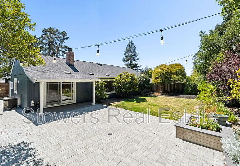 1099 Larch Ave — Photo 40