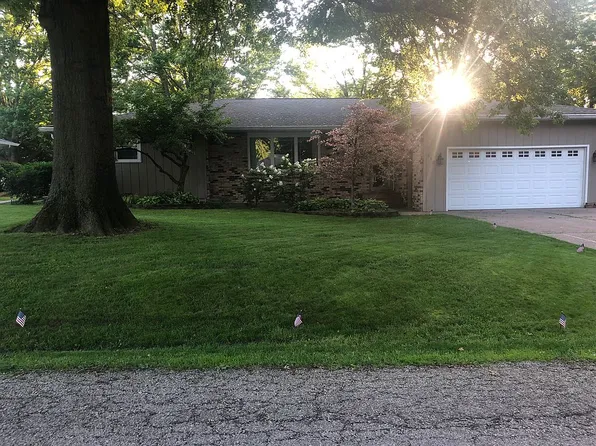 810 N 9th 1/2 St, Monmouth, IL 61462