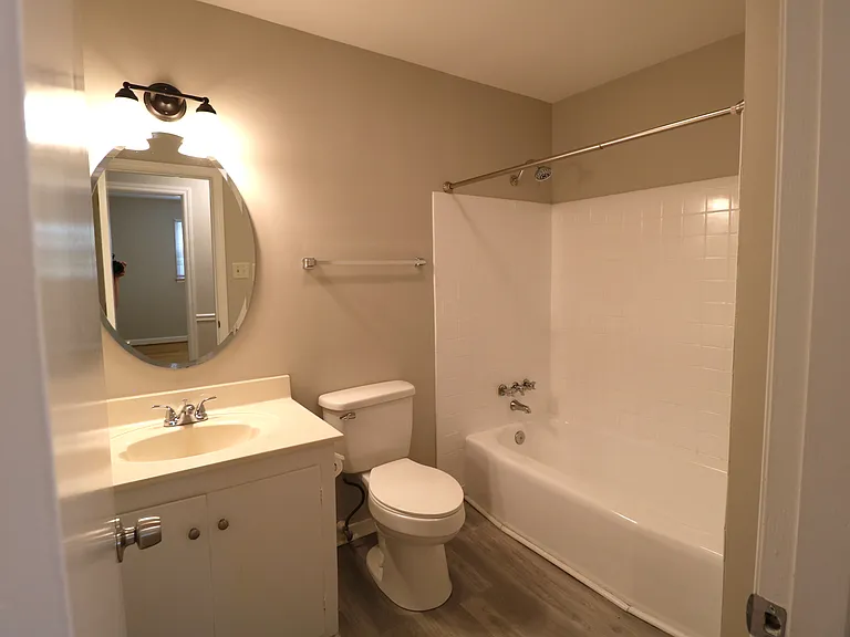 2316 Silas Creek Pkwy — Photo 14