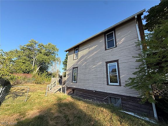 5th image of 1033 Olive Ave NE