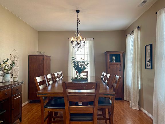 5th image of 1018 Montgomery Ct