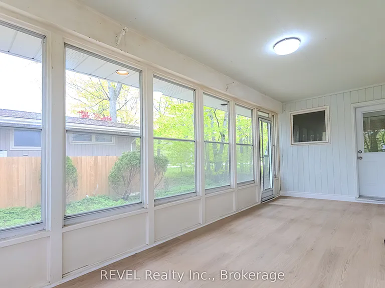 19 Woodington Cres — Photo 17