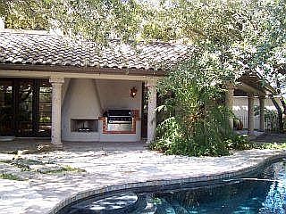 Outdoor Kitchen & Pool