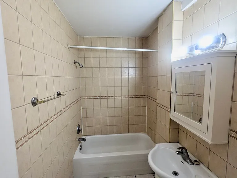 1603 Bathurst St — Photo 24