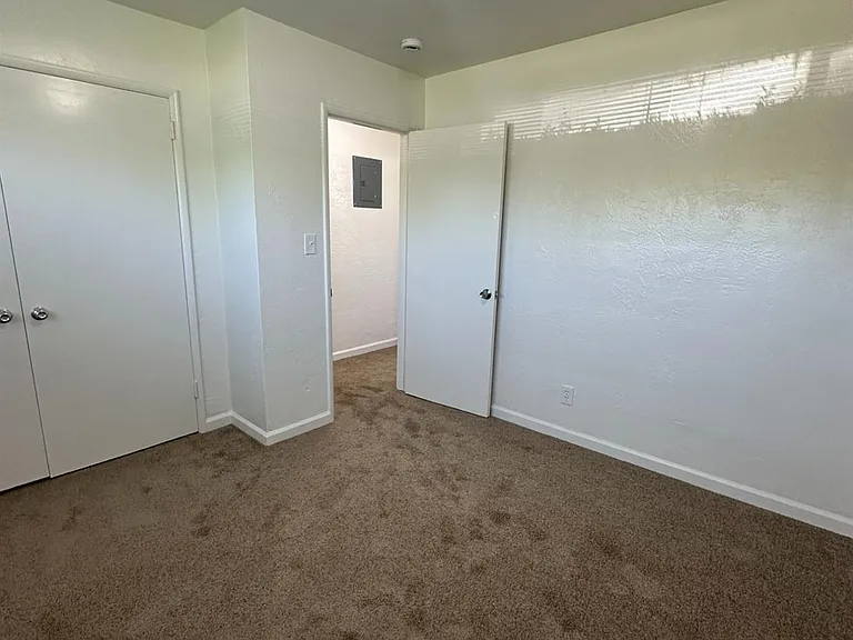 2404 N Angus St — Photo 10